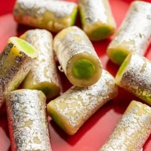 Kaju Pista Roll